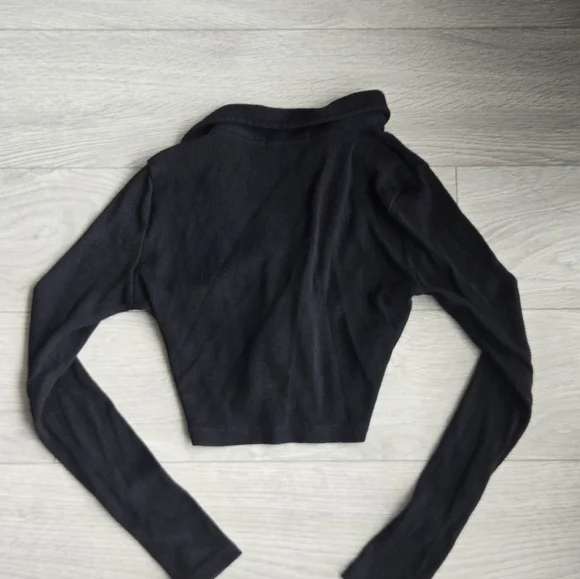 Black Ribbed Crop Top - Picture 4 of 4